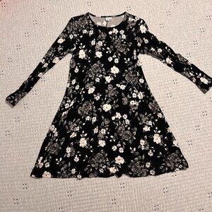 Brand New! Old Navy Long Sleeve Black and White Floral Dress
